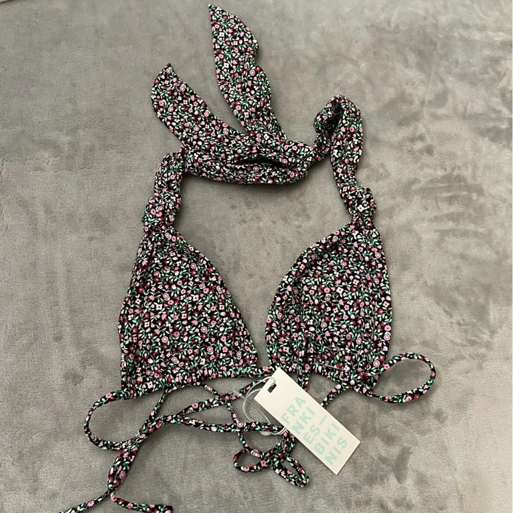 New! Frankie’s Bikinis Kealy triangle bikini top summer nights floral 4661